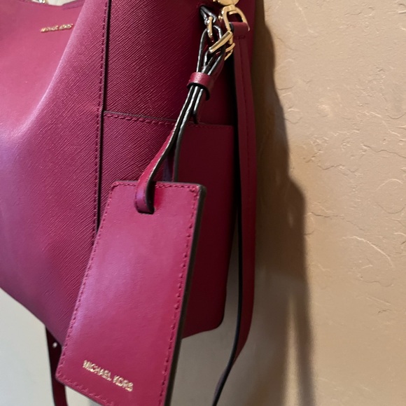 Micheal Kors Smooth Leather Gloria Bag - Picture 15 of 15